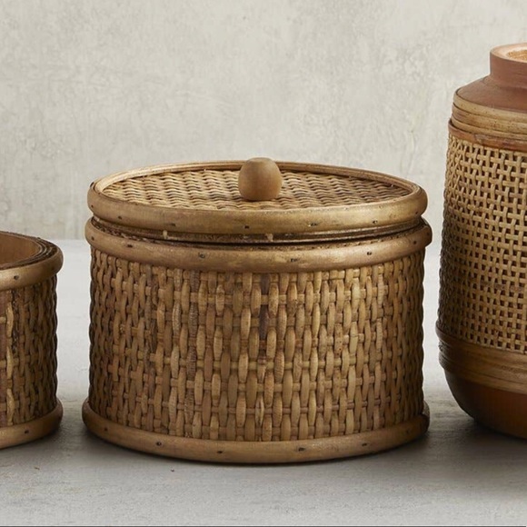 X S O L D X Woven Rattan Basket with Lid - Picture 1 of 3